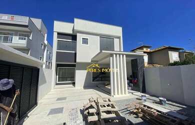 Imagem: A casa possui 3 Dormitórios, 4 Banheiros, 3 Vagas na garagem