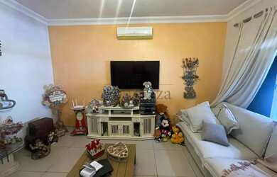 Imagem: A casa possui 3 Dormitórios, 3 Banheiros, 3 Vagas na garagem