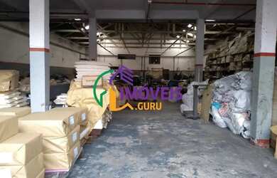 Imagem: O depósito possui 3 Vagas na garagem e 900m² de Área e está