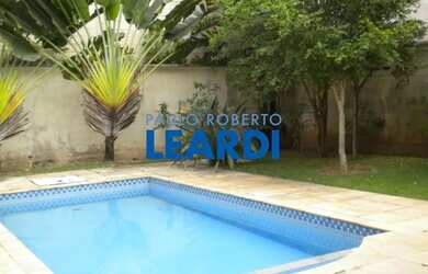 Imagem: A casa em condomínio possui 4 Dormitórios, 5 Banheiros, 4