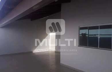 Imagem: A casa possui 3 Dormitórios, 4 Banheiros, 3 Vagas na garagem