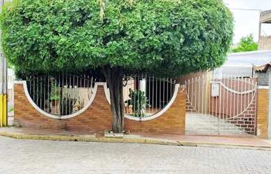 Imagem: A casa possui 5 Dormitórios, 5 Banheiros, 2 Vagas na garagem