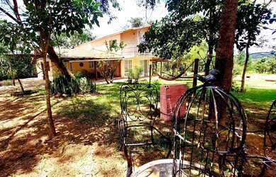 Imagem: A casa em condomínio possui 4 Dormitórios, 4 Banheiros, 4