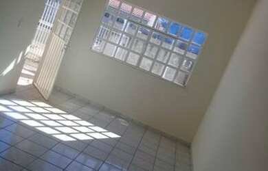 Imagem: A casa possui 3 Dormitórios, 3 Suítes, 2 Banheiros, 1 Vaga