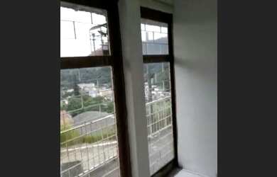 Imagem: A casa possui 1 Dormitório, 1 Banheiro, 1 Vaga na garagem