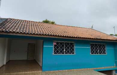 Imagem: A casa possui 2 Dormitórios, 1 Banheiro, 3 Vagas na garagem