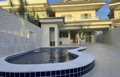 Imagem: A casa em condomínio possui 4 Dormitórios, 5 Banheiros, 2