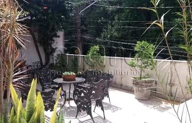 Imagem: A casa possui 3 Dormitórios, 4 Banheiros, 2 Vagas na garagem