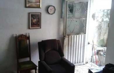 Imagem 7: Dois quartos, uma suite e edicula superior e embaixo nos fundos com lavanderia....