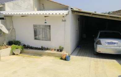 Imagem: A casa possui 2 Dormitórios, 1 Banheiro, 2 Vagas na garagem