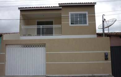 Imagem: A casa possui 3 Dormitórios, 2 Banheiros e 1 Vaga na garagem