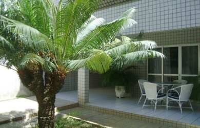 Imagem: A casa possui 5 Dormitórios, 5 Banheiros, 2 Vagas na garagem