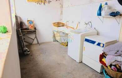 Imagem: A casa possui 3 Dormitórios, 2 Banheiros, 2 Vagas na garagem