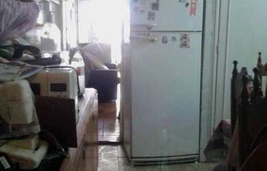 Imagem 6: Dois quartos, uma suite e edicula superior e embaixo nos fundos com lavanderia....