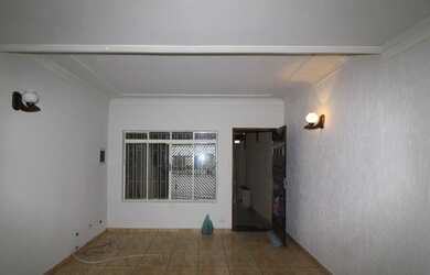 Imagem: A casa possui 2 Dormitórios, 2 Banheiros, 1 Vaga na garagem