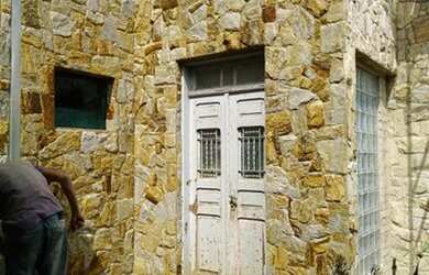 Imagem: A casa possui 3 Dormitórios, 4 Banheiros, 2 Vagas na garagem