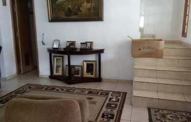 Imagem: A casa possui 3 Dormitórios, 4 Banheiros, 3 Vagas na garagem