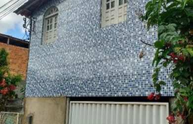 Imagem: A casa possui 2 Dormitórios, 2 Banheiros, 1 Vaga na garagem