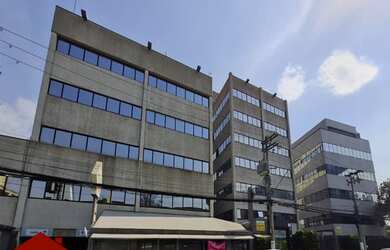 Imagem: O depósito possui 3 Vagas na garagem, 175m² de Área e está