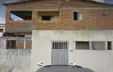 Imagem: A casa possui 2 Dormitórios, 1 Banheiro, 2 Vagas na garagem