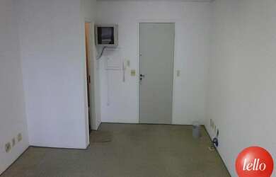 Imagem: O depósito possui 1 Vaga na garagem, 27m² de Área e está