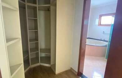 Imagem: A casa em condomínio possui 3 Dormitórios, 4 Banheiros, 5