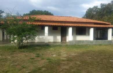 Imagem: A casa em condomínio possui 3 Dormitórios, 2 Banheiros, 5