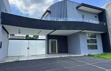 Imagem: A casa em condomínio possui 4 Dormitórios, 4 Banheiros, 5