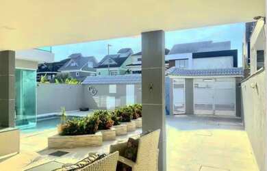 Imagem: A casa em condomínio possui 4 Dormitórios, 4 Banheiros, 2