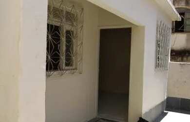 Imagem: A casa possui 2 Dormitórios, 1 Banheiro e está localizado