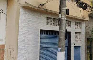 Imagem: A casa possui 2 Dormitórios, 2 Banheiros, 3 Vagas na garagem