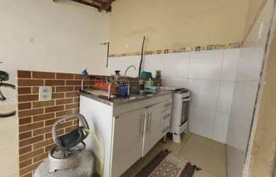 Imagem: A casa possui 2 Dormitórios, 1 Banheiro, 1 Vaga na garagem