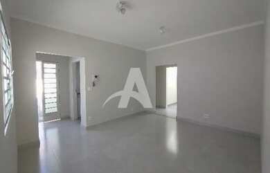 Imagem: A casa possui 4 Dormitórios, 3 Banheiros, 1 Vaga na garagem