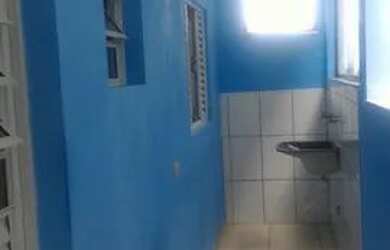 Imagem: A casa possui 1 Dormitório e 1 Banheiro e está localizado