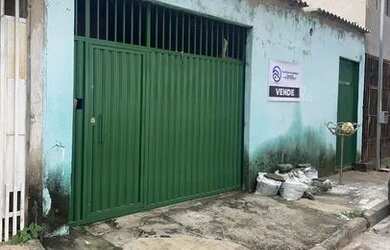 Imagem: A casa possui 3 Dormitórios, 2 Banheiros, 1 Vaga na garagem