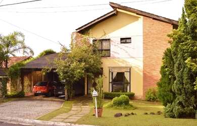 Imagem: A casa possui 3 Dormitórios, 3 Banheiros, 4 Vagas na garagem