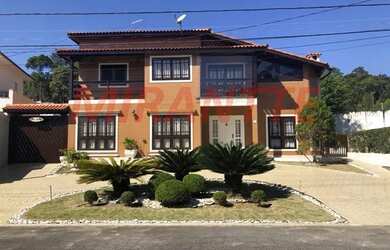 Imagem: A casa possui 3 Dormitórios, 5 Banheiros, 5 Vagas na garagem