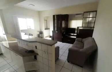 Imagem: A casa possui 1 Dormitório, 1 Banheiro, 1 Vaga na garagem e