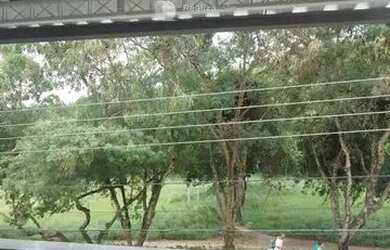 Imagem: A casa possui 1 Dormitório, 1 Banheiro, 1 Vaga na garagem