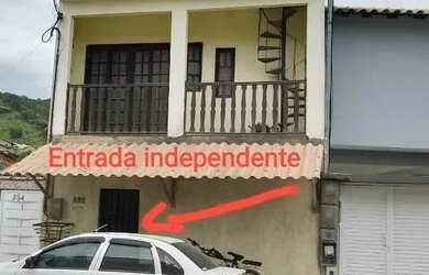 Imagem: A casa possui 4 Dormitórios, 2 Banheiros e 120m² de Área