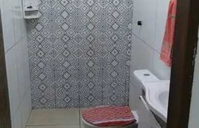 Imagem: A casa possui 2 Dormitórios, 1 Banheiro e está localizado