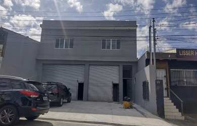 Imagem: O depósito possui 2 Vagas na garagem, 40m² de Área e está