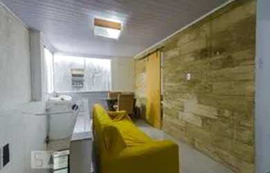 Imagem: A casa possui 2 Dormitórios, 1 Banheiro e está localizado