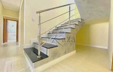 Imagem: A casa em condomínio possui 4 Dormitórios, 5 Banheiros, 4