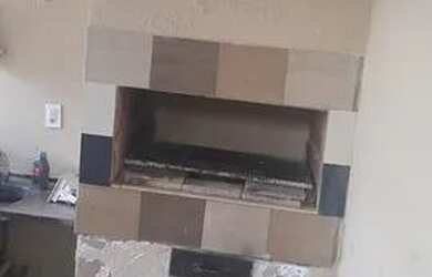 Imagem: A casa possui 2 Dormitórios, 1 Banheiro, 1 Vaga na garagem