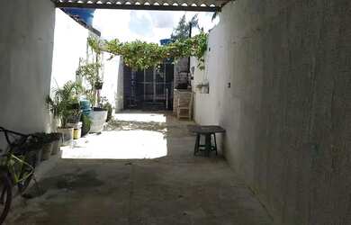 Imagem: A casa possui 3 Dormitórios, 2 Banheiros, 1 Vaga na garagem