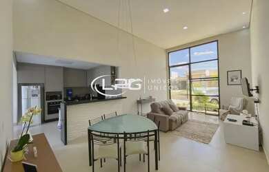 Imagem: A casa em condomínio possui 3 Dormitórios, 1 Banheiro, 2 Vagas