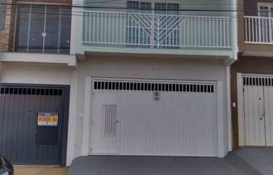 Imagem: A casa à venda possui 2 Dormitórios, 1 Banheiro, 1 Vaga na