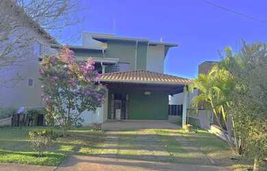 Imagem: A casa em condomínio possui 3 Dormitórios, 4 Banheiros, 4