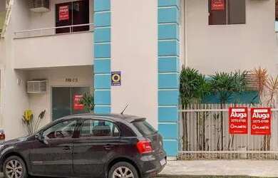 Imagem: A casa possui 3 Dormitórios, 2 Banheiros, 1 Vaga na garagem